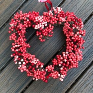 ❤️❤️❤️ Heart Shaped Berry Valentine Wreath ❤️❤️❤️